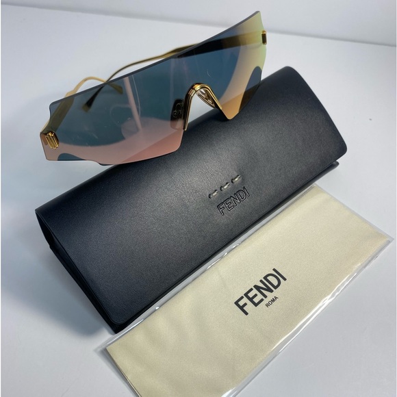 FENDI Rose Gold Shield Sunglasses
FF 0440/S 0000 99 - Picture 6 of 16